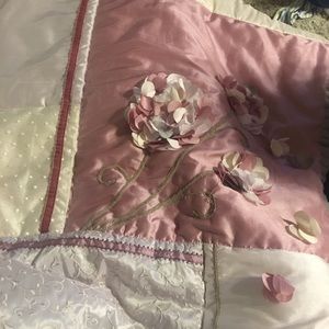 Beautiful crib bedding set!